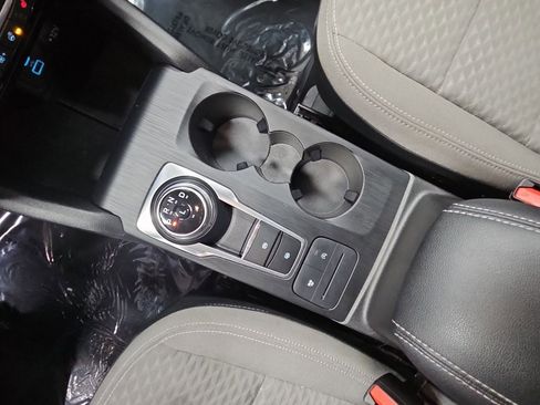 Used 2022 Ford Escape SE w/ SE Sport Appearance Package image 25