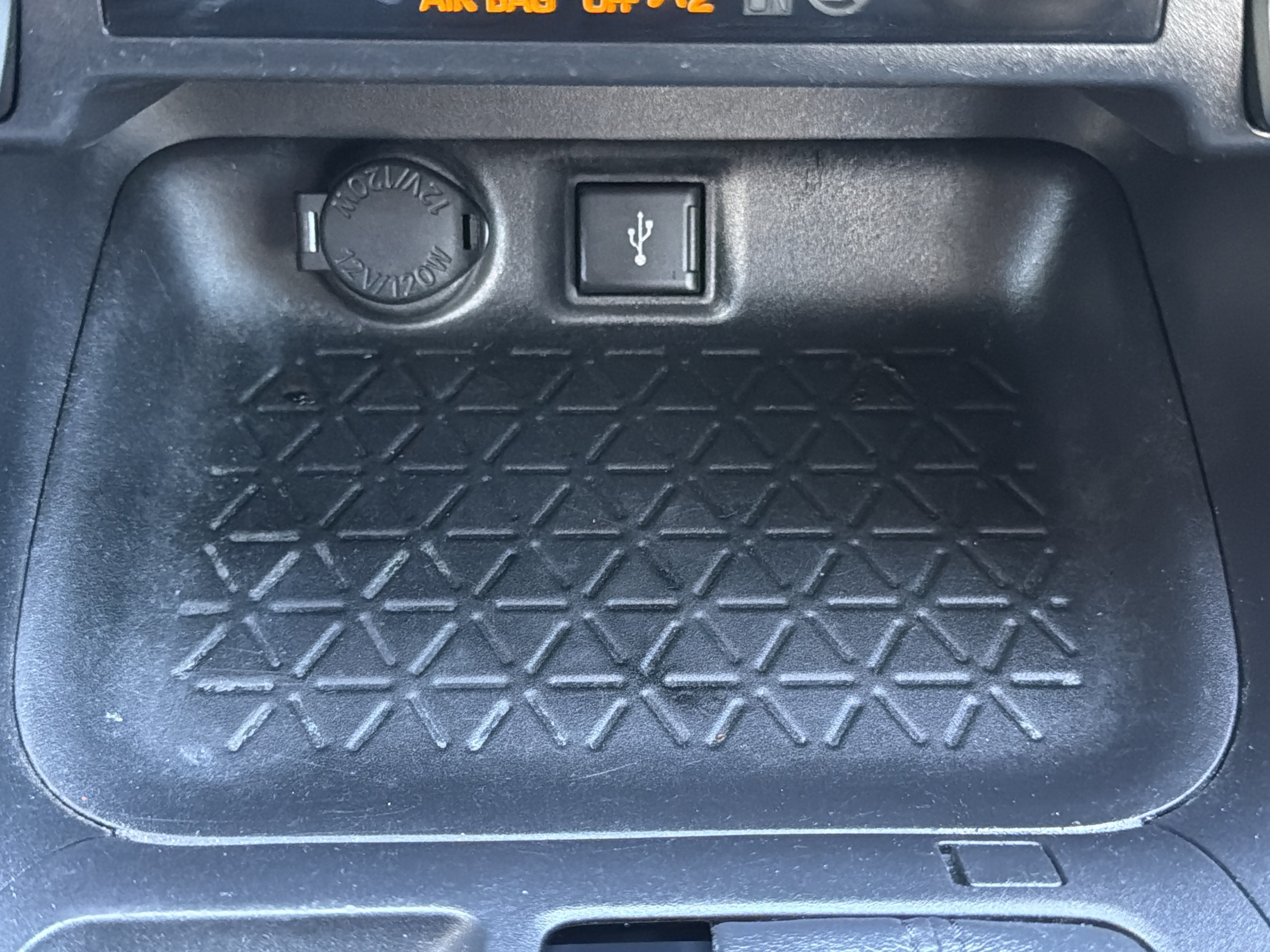 Used 2020 Toyota RAV4 XLE w/ Convenience Package FWD image 7