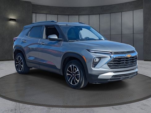 Used 2024 Chevrolet TrailBlazer LT w/ Driver Confidence Package image 8
