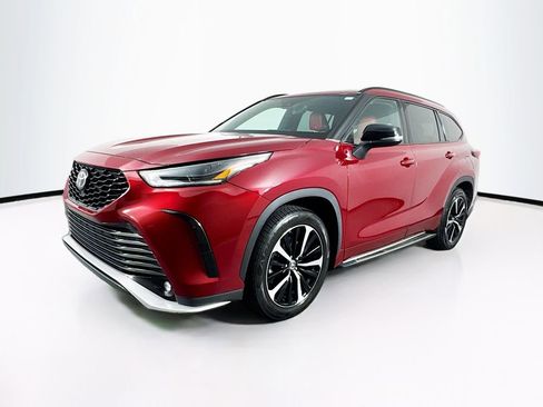 Used 2021 Toyota Highlander XSE image 3