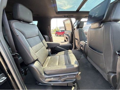 Used 2023 Chevrolet Suburban High Country w/ Advanced Technology Package AWD/4WD image 7