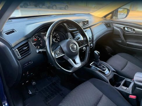 Used 2017 Nissan Rogue SV FWD image 17