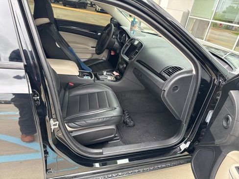 Used 2023 Chrysler 300 Touring w/ Sport Appearance Package RWD image 9