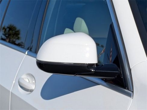 Used 2022 BMW X5 sDrive40i w/ Premium Package image 9