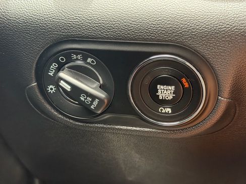 Used 2022 Maserati Levante GT AWD/4WD image 28