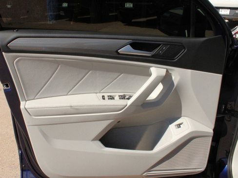 Used 2024 Volkswagen Tiguan SE w/ Panoramic Sunroof Package AWD/4WD image 12