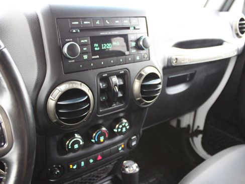 Used 2018 Jeep Wrangler Unlimited Sport AWD/4WD image 17