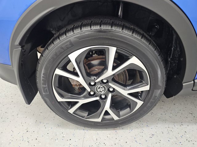 Used 2018 Toyota C-HR XLE FWD image 7