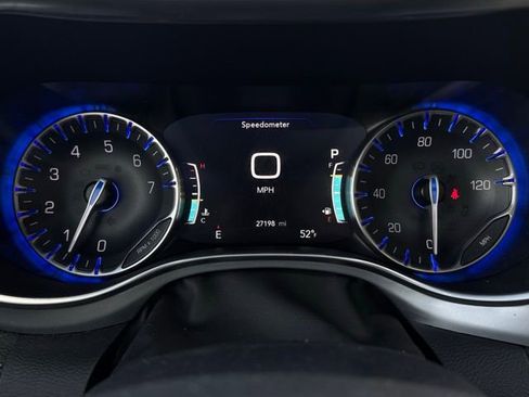 Certified 2025 Chrysler Pacifica Limited image 36