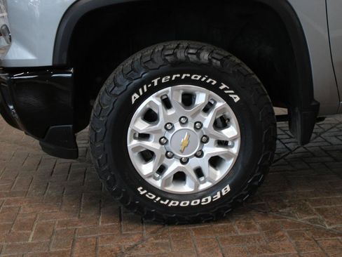 Used 2024 Chevrolet Silverado 2500 Custom w/ Custom Convenience Package AWD/4WD image 8