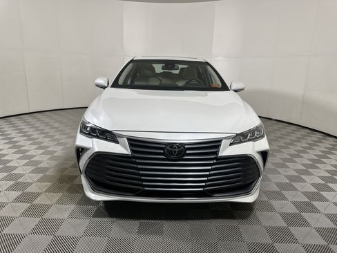Used 2020 Toyota Avalon XLE w/ Moonroof Package image 2