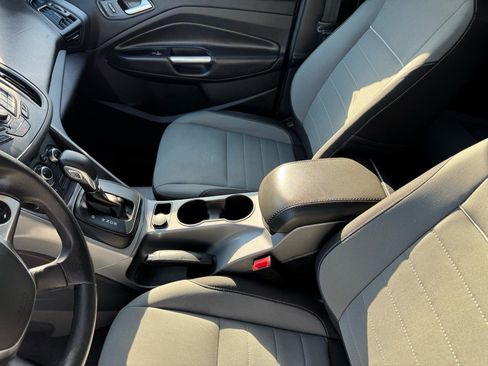 Used 2015 Ford Escape SE image 30