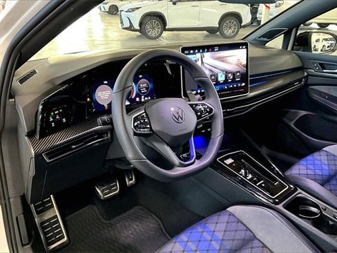 Used 2025 Volkswagen Golf R Black Edition image 17