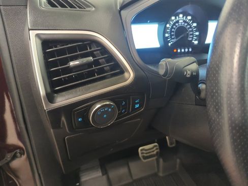 Used 2024 Ford Edge ST-Line w/ Class II Trailer Tow Package image 15