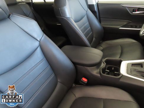 Used 2022 Toyota RAV4 XLE Premium image 28
