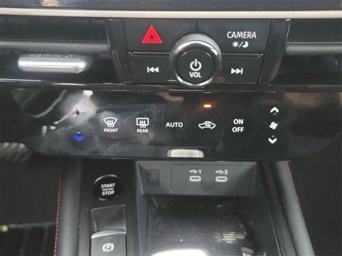 Certified 2025 Nissan Kicks SR image 20