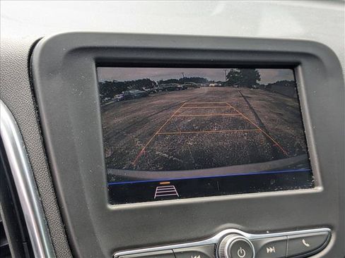 Used 2021 Chevrolet Equinox LS FWD image 9