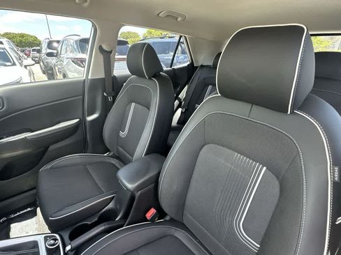 Used 2024 Hyundai Venue Limited FWD image 22