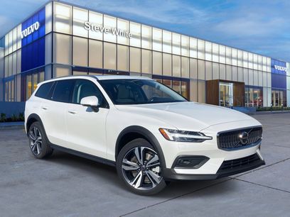 New 2026 Volvo V60 B5 Cross Country Plus w/ Protection Package Premier