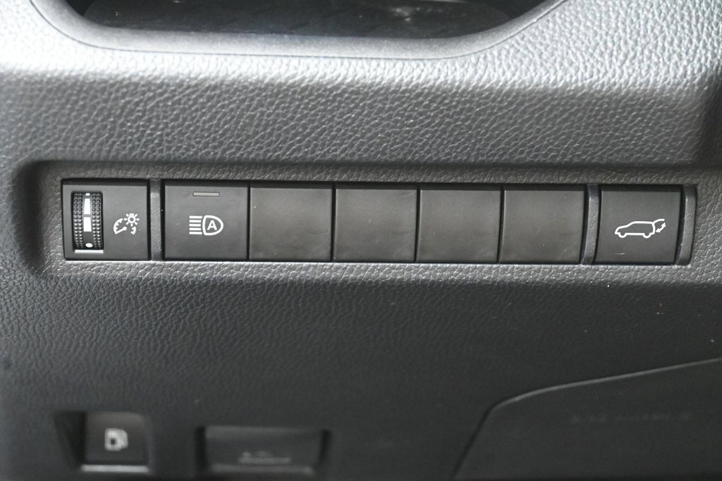 Used 2024 Toyota RAV4 XSE AWD/4WD image 15