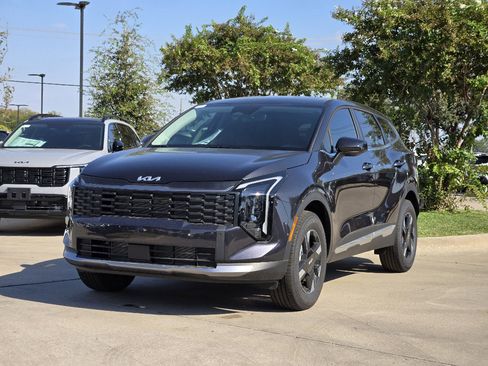 New 2026 Kia Sportage LX image 2