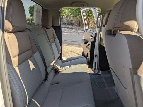 Used 2024 Nissan Frontier SV AWD/4WD image 19