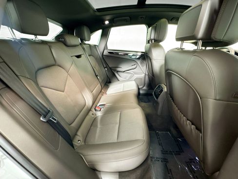Certified 2025 Porsche Macan image 22