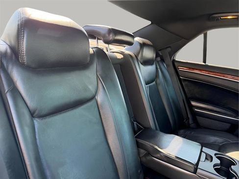 Used 2014 Chrysler 300 RWD image 33