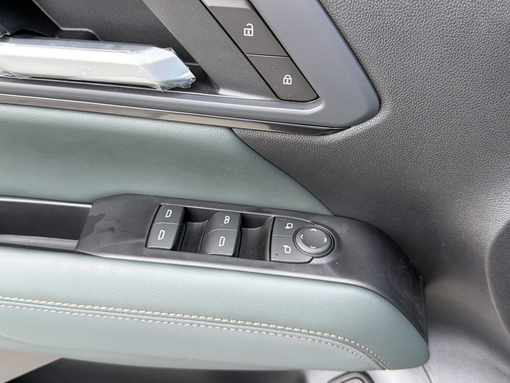 New 2027 GMC Terrain AT4 w/ Technology Package II AWD/4WD image 22