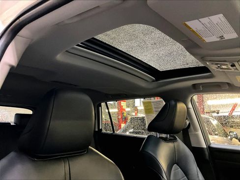 Used 2023 Toyota Highlander XLE image 23