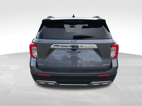 Used 2023 Ford Explorer XLT image 11