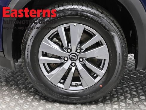 Used 2025 Nissan Pathfinder SV FWD image 32