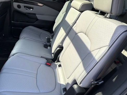 Used 2025 Honda Pilot Elite image 10