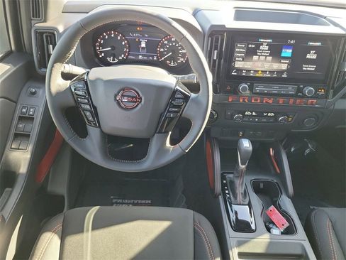 Used 2025 Nissan Frontier PRO-4X image 18