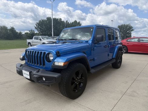 Used 2023 Jeep Wrangler Unlimited Sahara AWD/4WD image 2