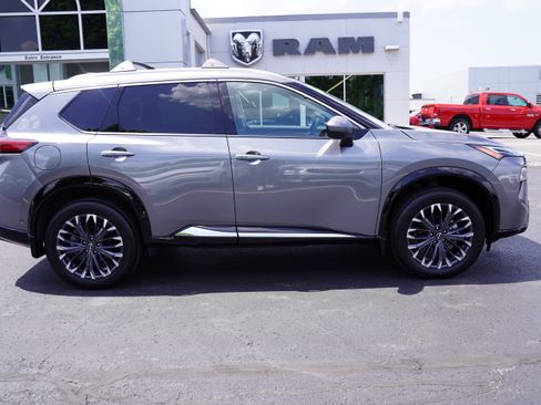 Used 2026 Nissan Rogue Platinum w/ Platinum Premium Package AWD/4WD image 2