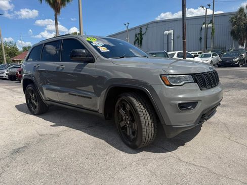 Used 2020 Jeep Grand Cherokee Laredo RWD image 3