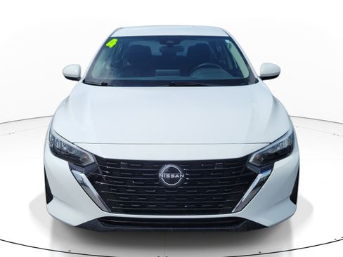 Used 2024 Nissan Sentra SV FWD image 2