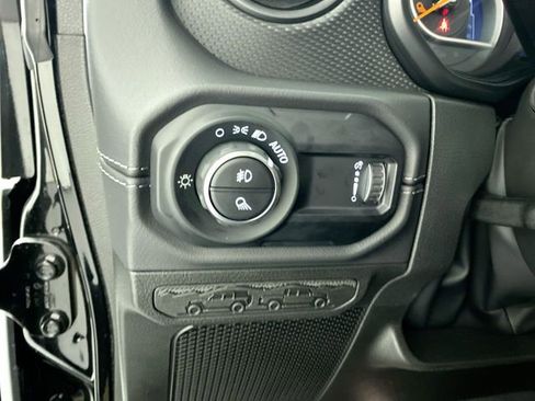 Used 2025 Jeep Gladiator Rubicon w/ Convenience Group image 14