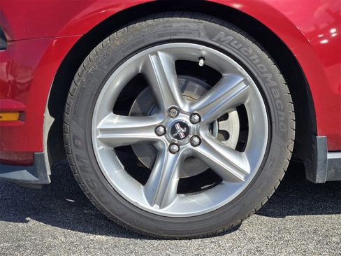 Used 2010 Ford Mustang GT image 10