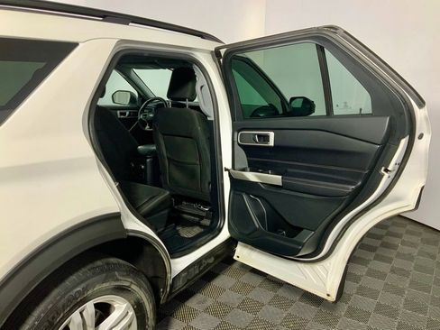 Used 2021 Ford Explorer XLT w/ Class III Trailer Tow Package AWD/4WD image 30