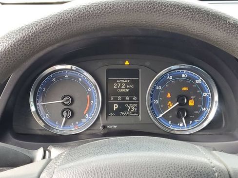Used 2018 Toyota Corolla LE FWD image 17