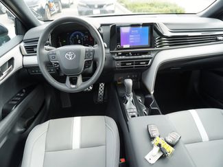 Used 2025 Toyota Camry SE video 2