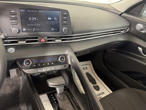 Used 2023 Hyundai Elantra SEL image 4