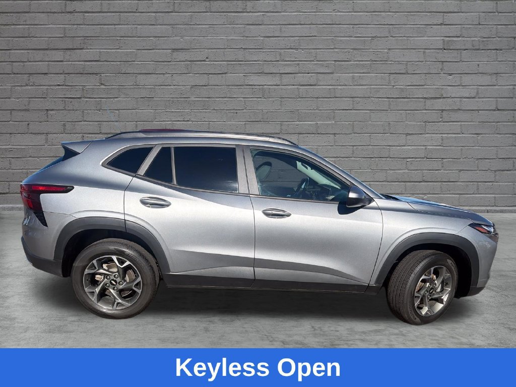 Used 2024 Chevrolet Trax LT w/ Driver Confidence Package FWD image 10