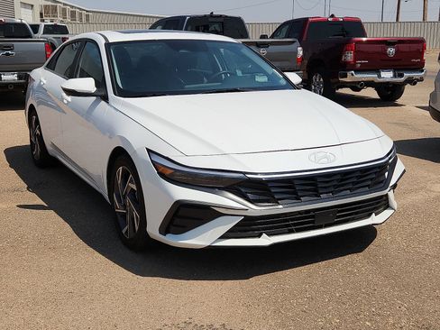 Used 2025 Hyundai Elantra Limited FWD image 5