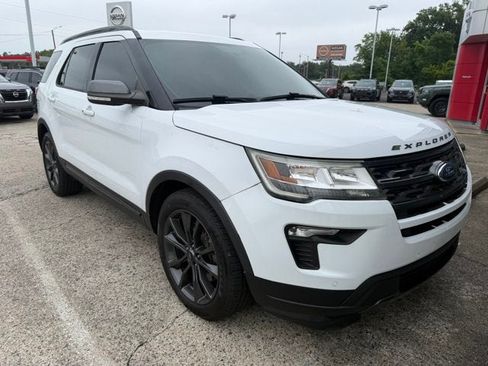 Used 2018 Ford Explorer XLT w/ Equipment Group 202A FWD image 1