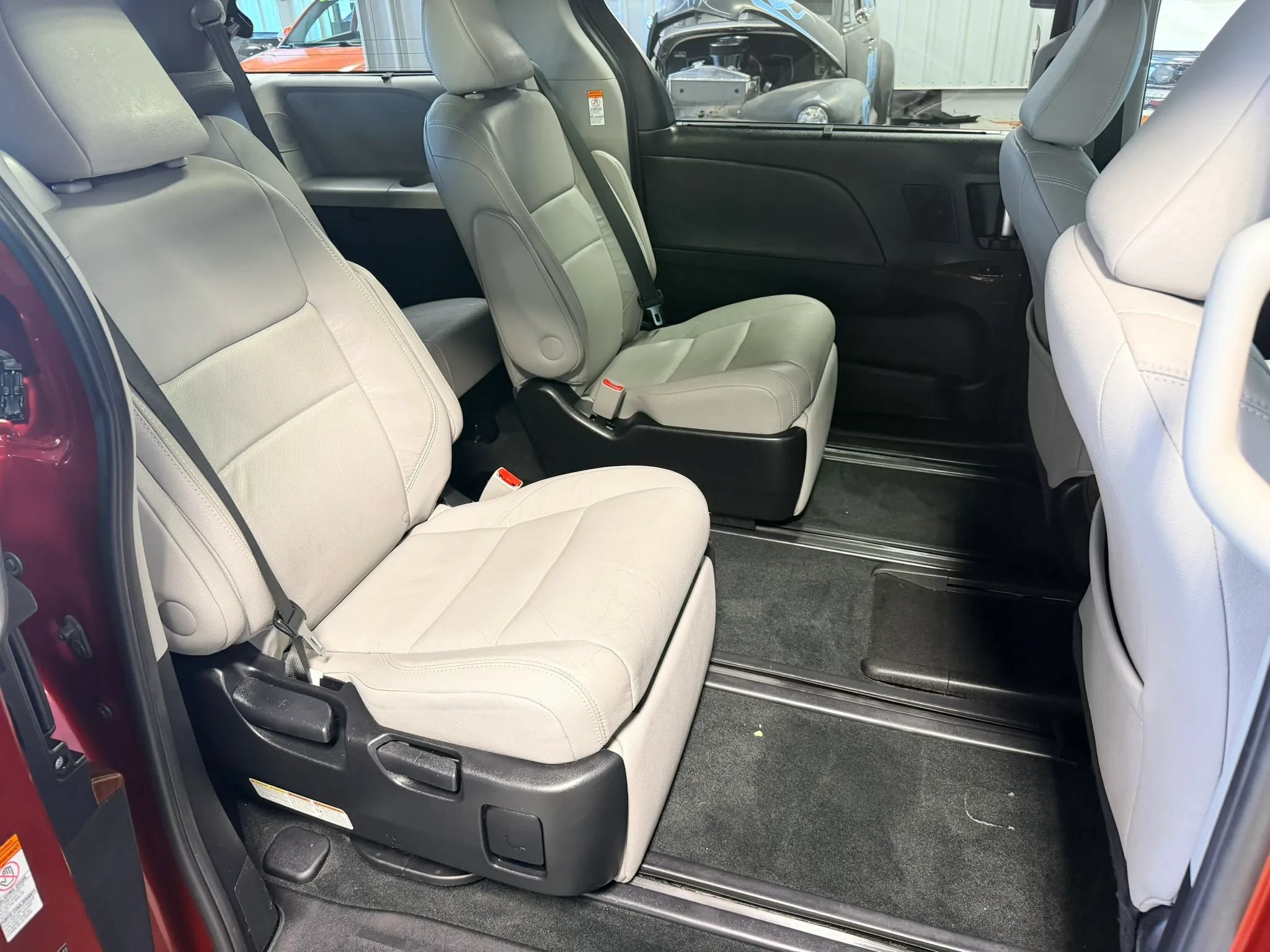 Used 2015 Toyota Sienna Limited Premium w/ Advanced Technology Package FWD image 16