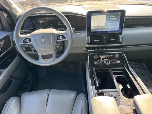 Used 2018 Lincoln Navigator L Select w/ Technology Package image 10