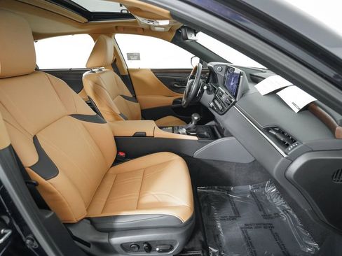 Certified 2025 Lexus ES 300h Ultra Luxury image 18